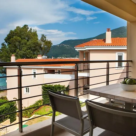 Deluxe Kefalonia Hyacinth 1 Bedroom Pool Villa Karavómilosz